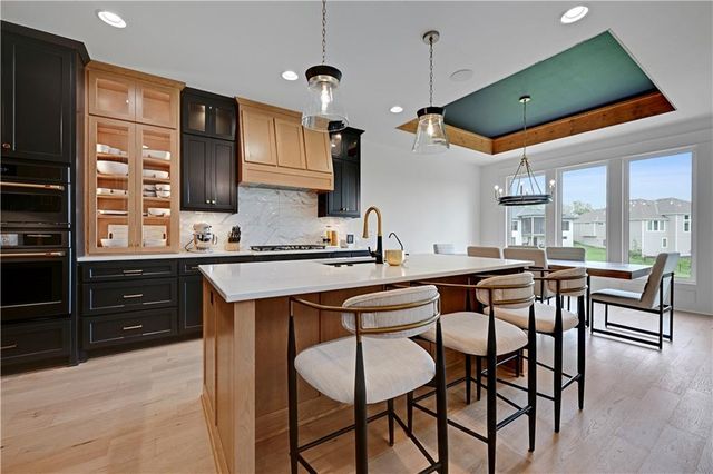 24991 W 98th Place, Lenexa, KS 66227