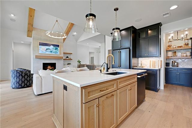 24991 W 98th Place, Lenexa, KS 66227