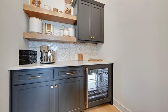 24991 W 98th Place, Lenexa, KS 66227