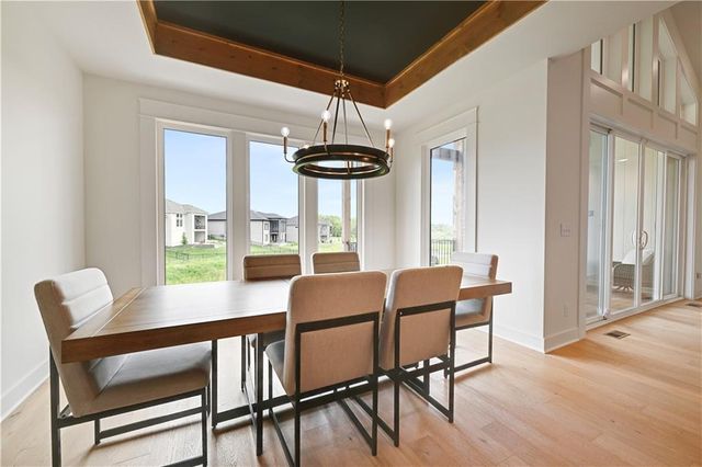 24991 W 98th Place, Lenexa, KS 66227