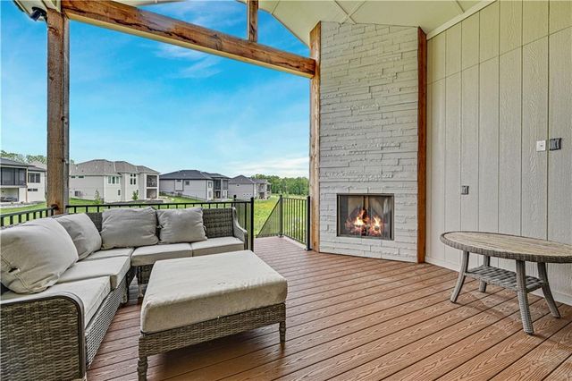 24991 W 98th Place, Lenexa, KS 66227