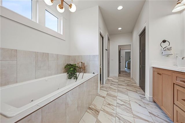 24991 W 98th Place, Lenexa, KS 66227