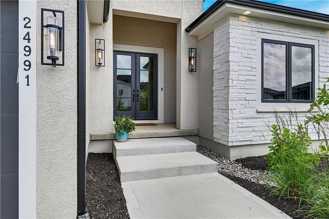 24991 W 98th Place, Lenexa, KS 66227