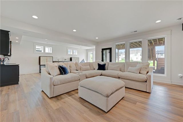 24991 W 98th Place, Lenexa, KS 66227