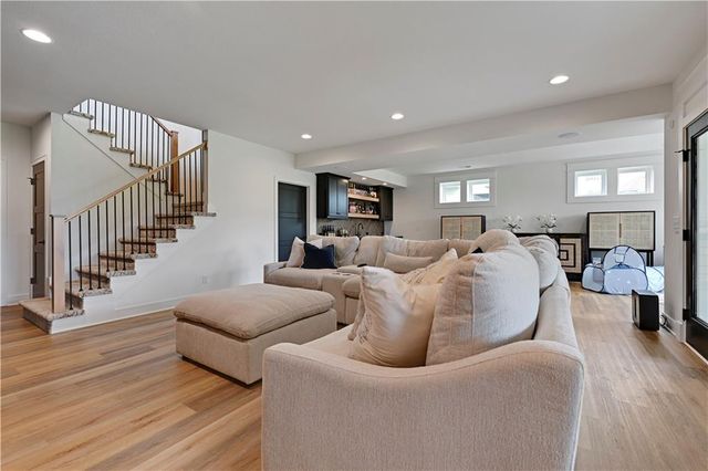 24991 W 98th Place, Lenexa, KS 66227
