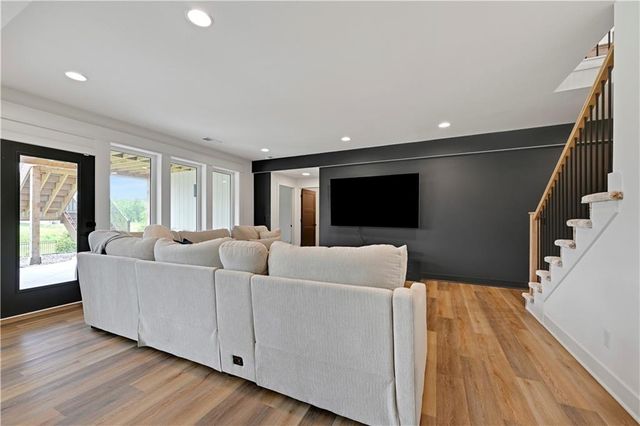 24991 W 98th Place, Lenexa, KS 66227