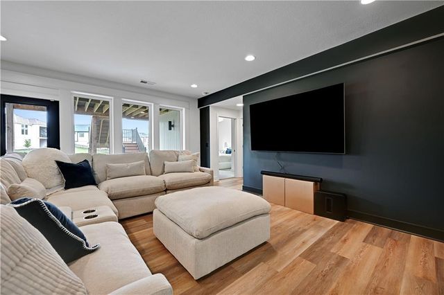 24991 W 98th Place, Lenexa, KS 66227