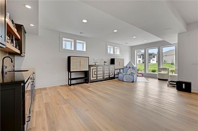 24991 W 98th Place, Lenexa, KS 66227