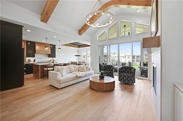 24991 W 98th Place, Lenexa, KS 66227
