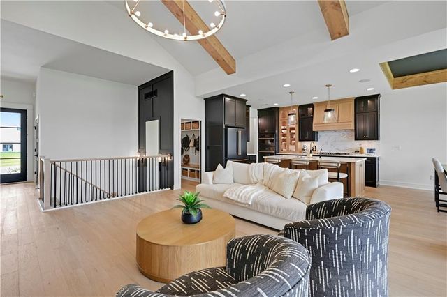 24991 W 98th Place, Lenexa, KS 66227