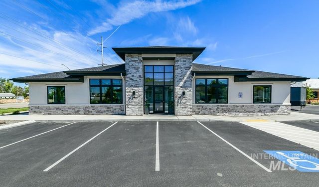 3169 W Belltower Dr, Meridian, ID 83646