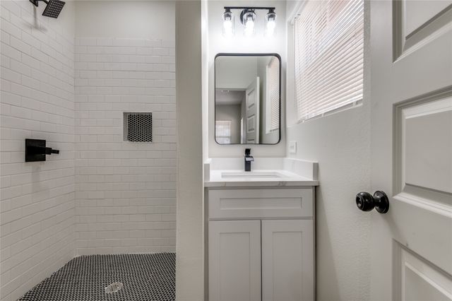 2403 Romine Avenue, Dallas, TX 75215