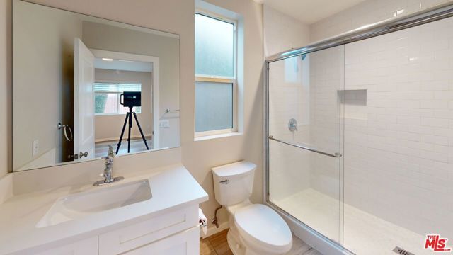 15031 Hartland Street, Van Nuys (los Angeles), CA 91405