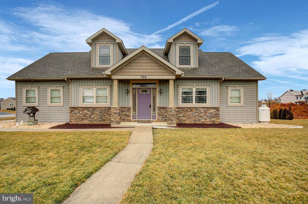 702 SOUTHWOOD DRIVE, Shippensburg, PA 17257