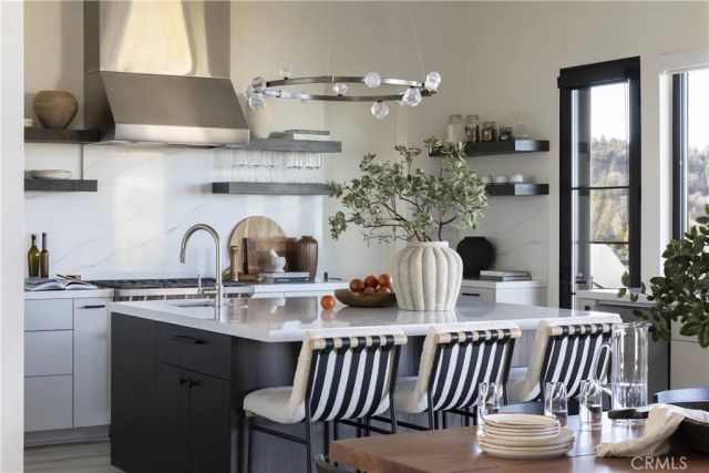 292 Ponderosa Peak Road, Lake Arrowhead, CA 92352