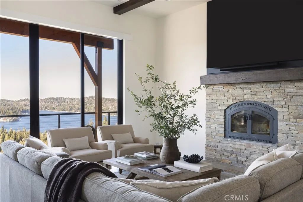 292 Ponderosa Peak Road, Lake Arrowhead, CA 92352