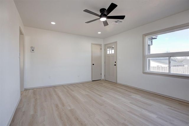 418 S Van Buren Avenue, Blanchard, OK 73010