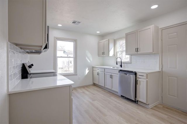 418 S Van Buren Avenue, Blanchard, OK 73010