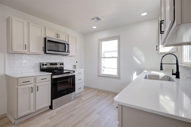 418 S Van Buren Avenue, Blanchard, OK 73010