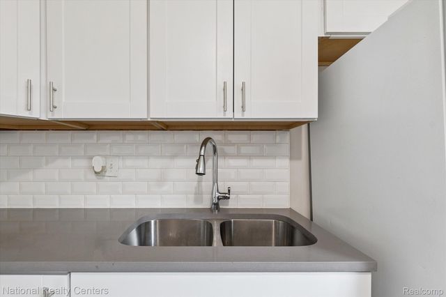 21901 Sloman Street, Oak Park, MI 48237