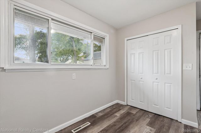 21901 Sloman Street, Oak Park, MI 48237