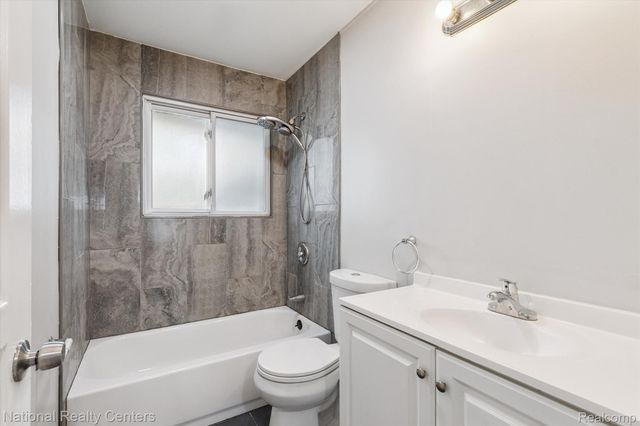 21901 Sloman Street, Oak Park, MI 48237