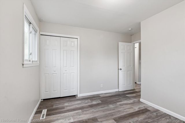 21901 Sloman Street, Oak Park, MI 48237