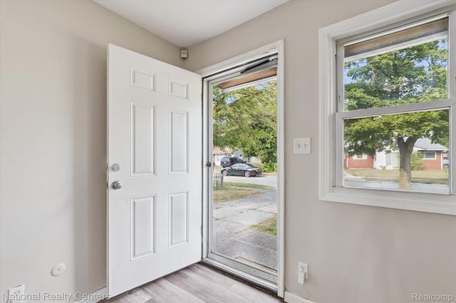 21901 Sloman Street, Oak Park, MI 48237