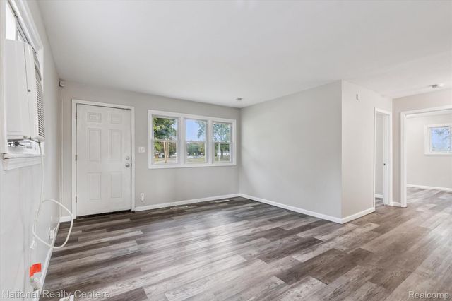 21901 Sloman Street, Oak Park, MI 48237