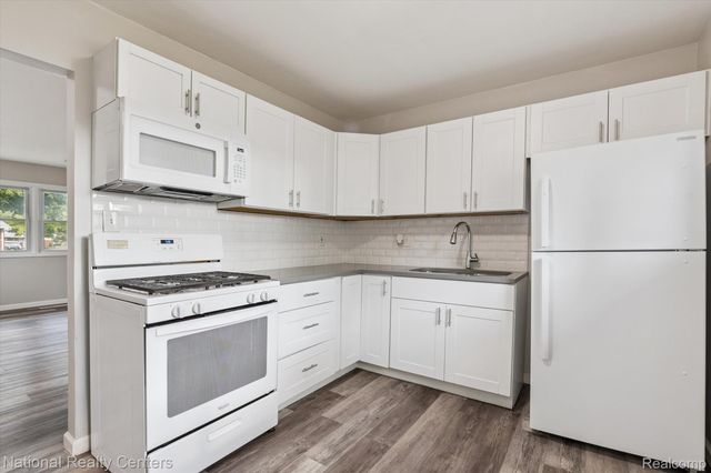 21901 Sloman Street, Oak Park, MI 48237