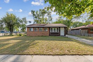 21901 Sloman Street, Oak Park, MI 48237