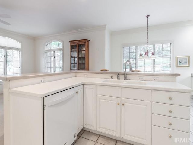 712 Cobblestone Drive, Evansville, IN 47715