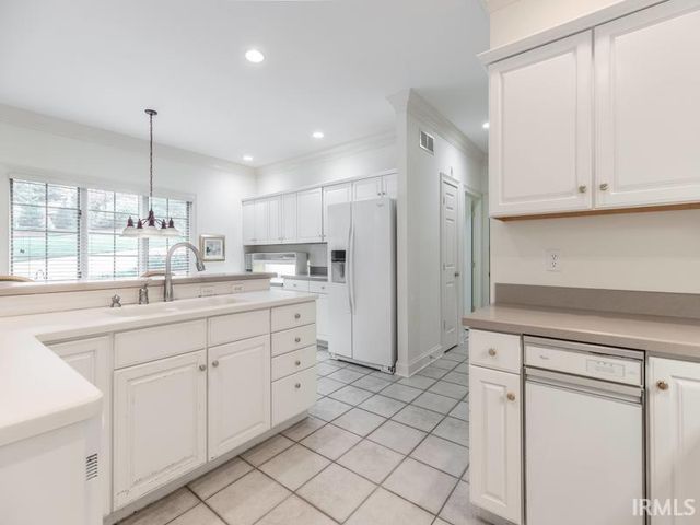 712 Cobblestone Drive, Evansville, IN 47715
