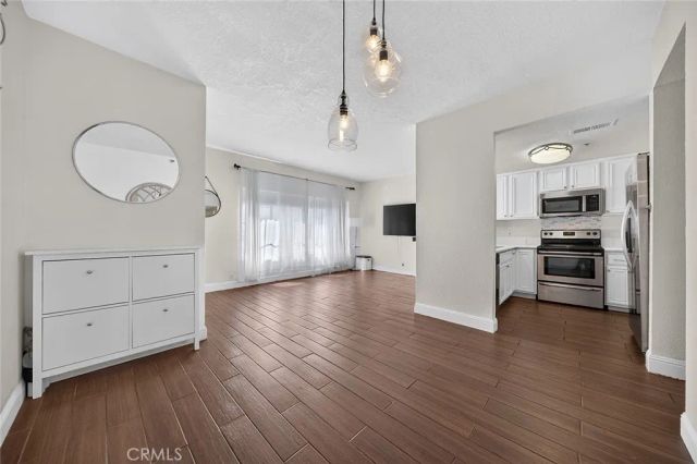 720 W 4th 318, Long Beach, CA 90802