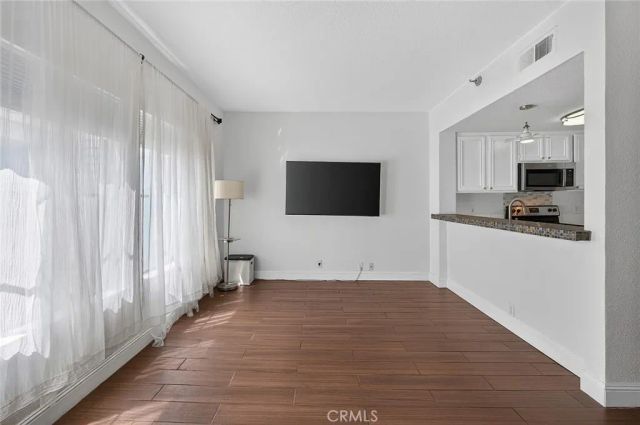 720 W 4th 318, Long Beach, CA 90802