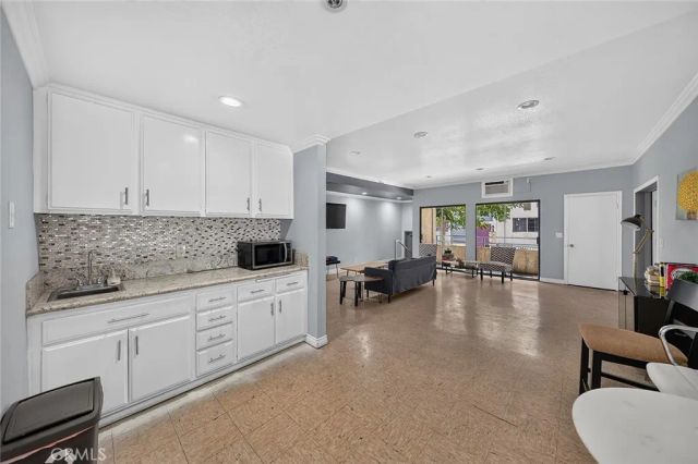 720 W 4th 318, Long Beach, CA 90802
