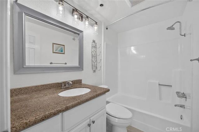 720 W 4th 318, Long Beach, CA 90802