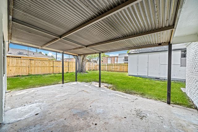 111 Princess Drive, Houston, TX 77034