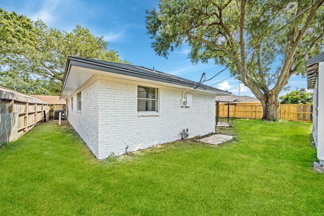 111 Princess Drive, Houston, TX 77034
