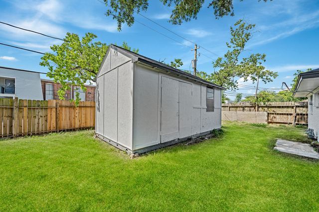 111 Princess Drive, Houston, TX 77034