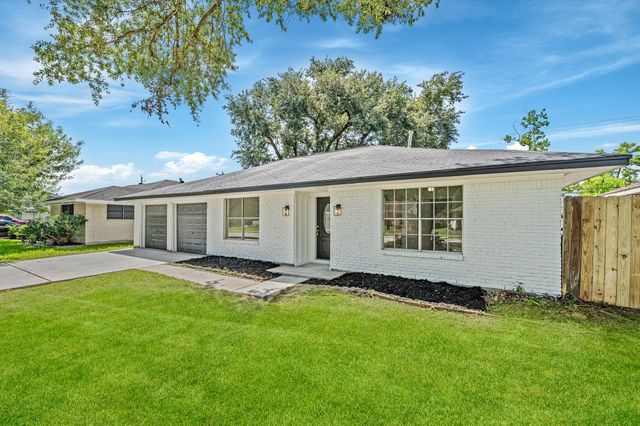 111 Princess Drive, Houston, TX 77034
