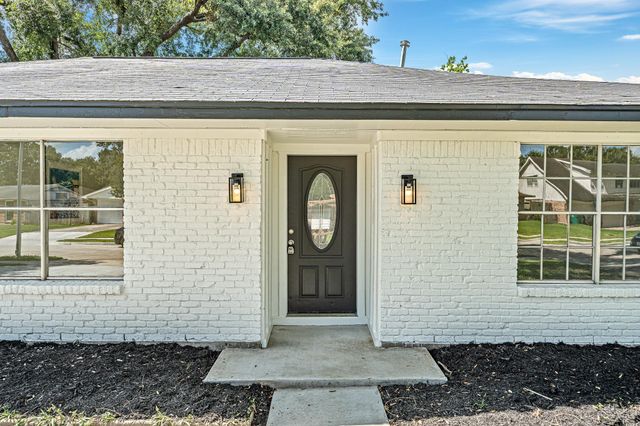 111 Princess Drive, Houston, TX 77034
