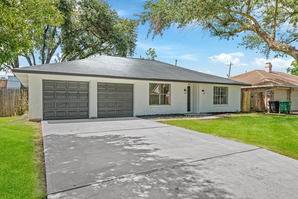 111 Princess Drive, Houston, TX 77034