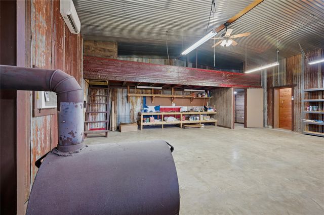 1175 Old 1396 North, Telephone, TX 75488