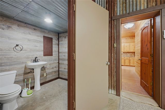 1175 Old 1396 North, Telephone, TX 75488