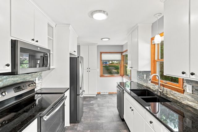 16403 Seymour Drive, Minnetonka, MN 55345