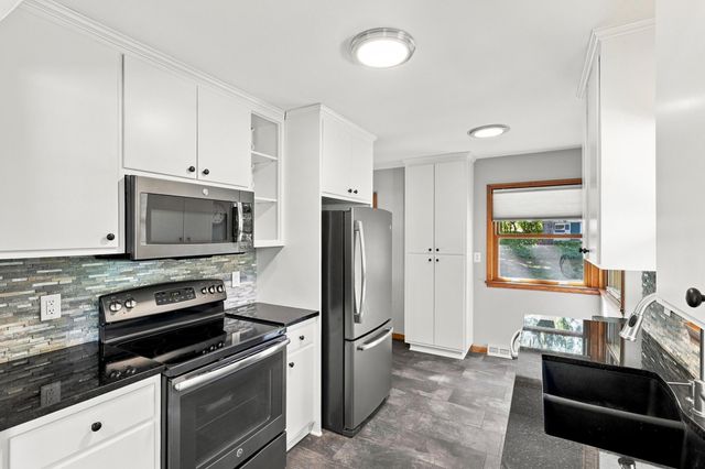 16403 Seymour Drive, Minnetonka, MN 55345