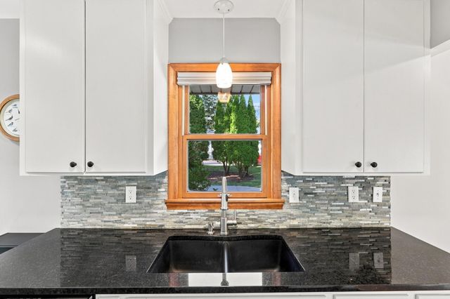 16403 Seymour Drive, Minnetonka, MN 55345