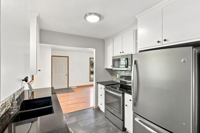 16403 Seymour Drive, Minnetonka, MN 55345