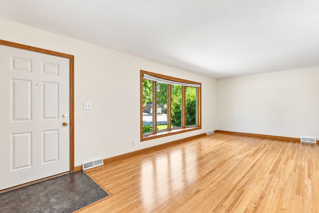 16403 Seymour Drive, Minnetonka, MN 55345
